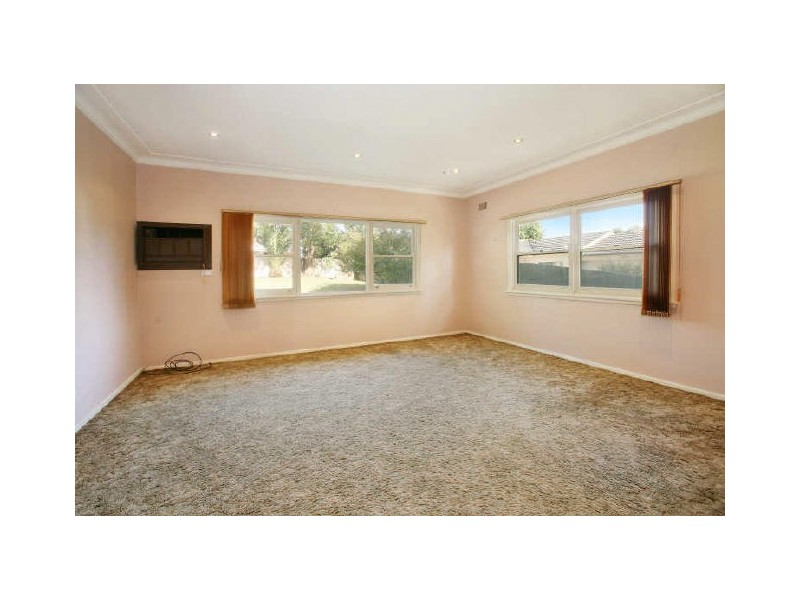 42 Mavis Avenue, Peakhurst NSW 2210