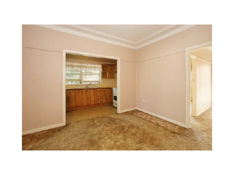 42 Mavis Avenue, Peakhurst NSW 2210