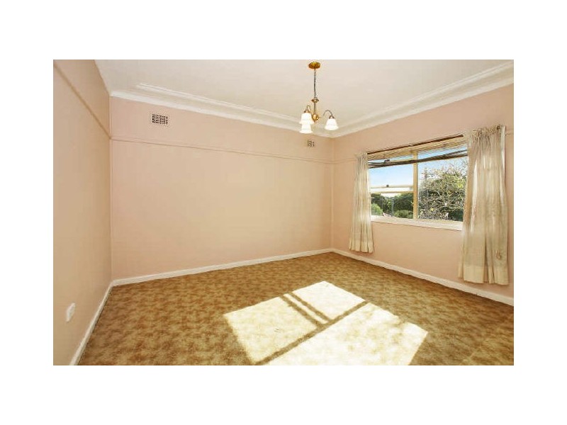 42 Mavis Avenue, Peakhurst NSW 2210