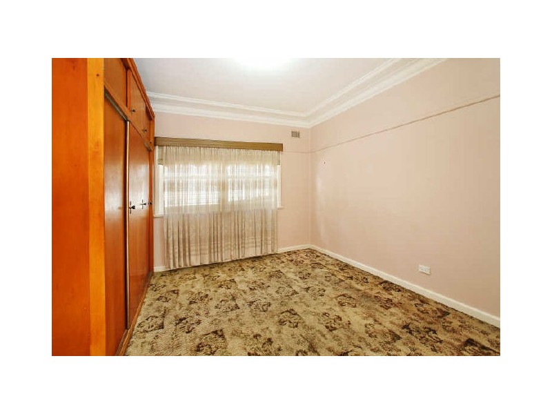 42 Mavis Avenue, Peakhurst NSW 2210