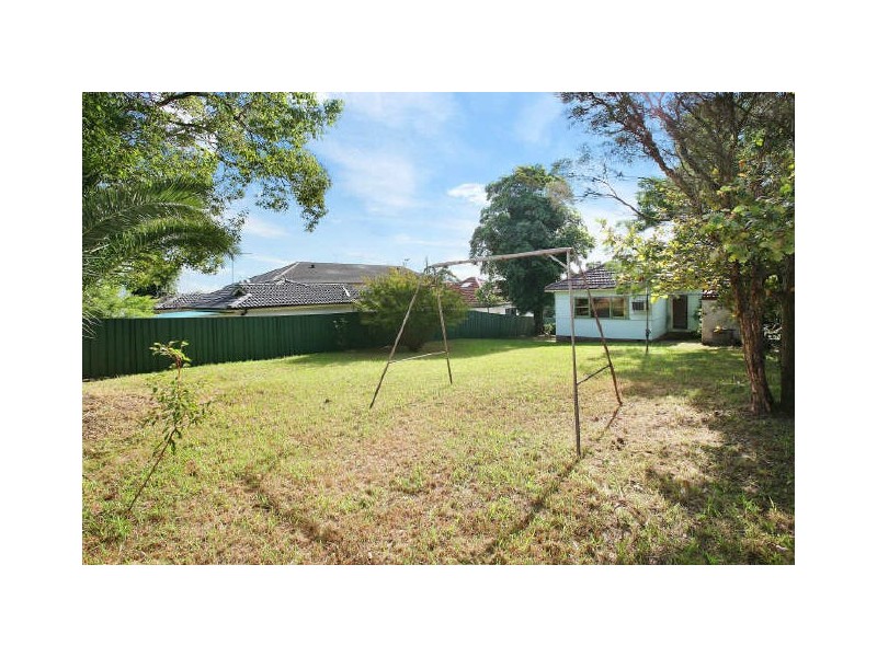 42 Mavis Avenue, Peakhurst NSW 2210