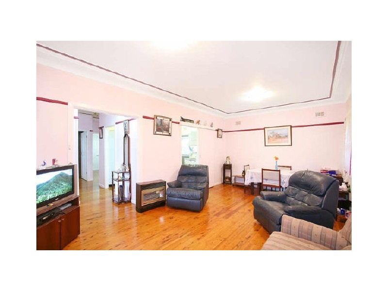 11 Beale Crescent, Peakhurst NSW 2210