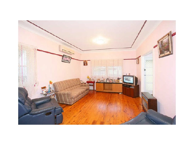 11 Beale Crescent, Peakhurst NSW 2210