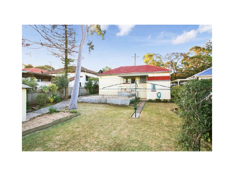 11 Beale Crescent, Peakhurst NSW 2210