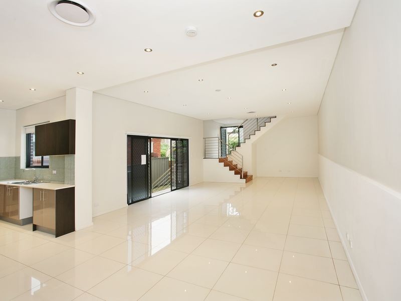 2/8 Collaroy Avenue, Peakhurst NSW 2210