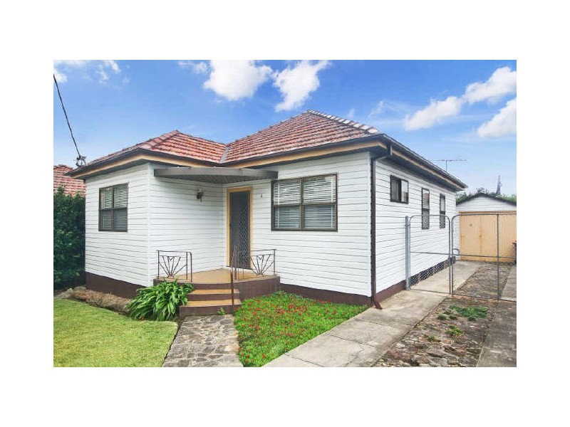 6 William Road, Riverwood NSW 2210