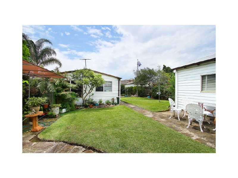 6 William Road, Riverwood NSW 2210