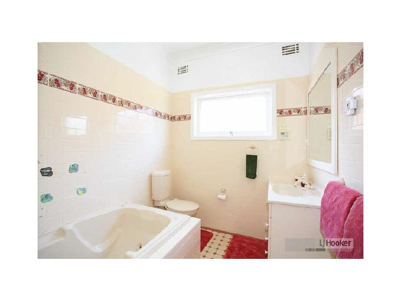 12 Highland Road, Peakhurst NSW 2210