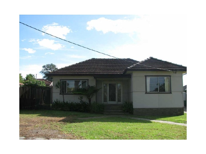 38 Clarendon Road, Peakhurst NSW 2210