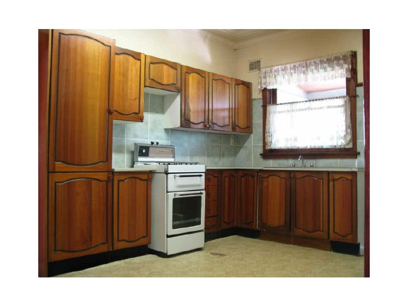 38 Clarendon Road, Peakhurst NSW 2210