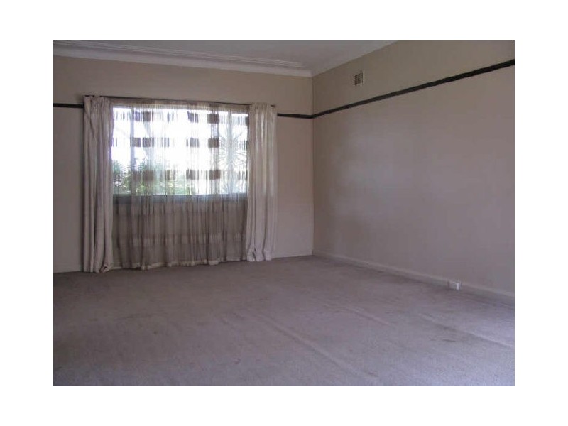 38 Clarendon Road, Peakhurst NSW 2210