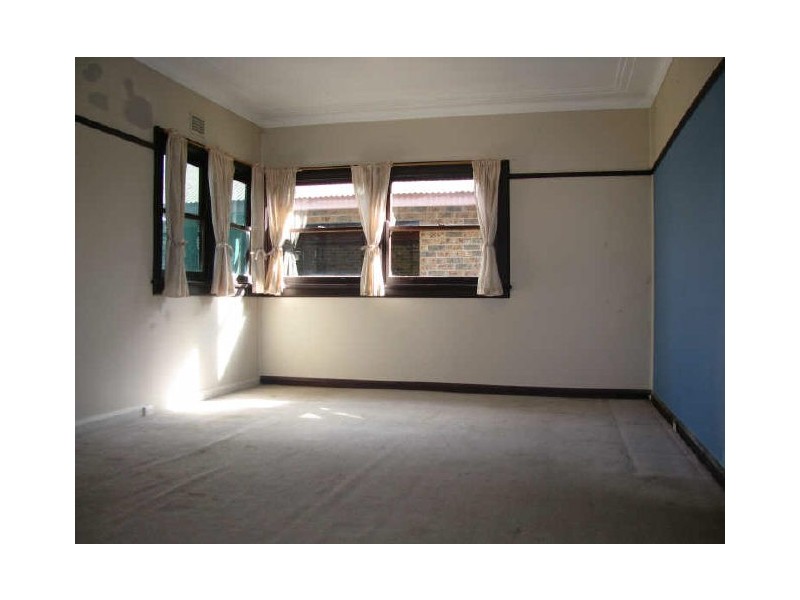 38 Clarendon Road, Peakhurst NSW 2210