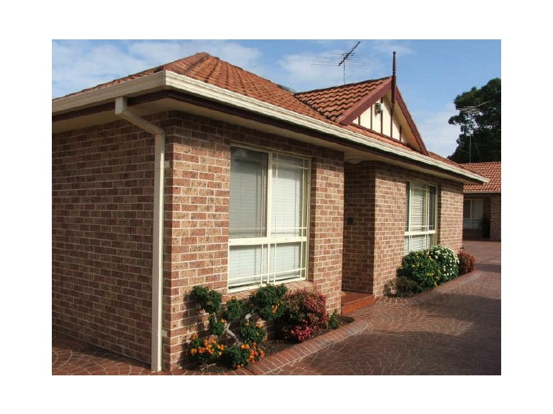 2/53 Ogilvy Street, Peakhurst NSW 2210