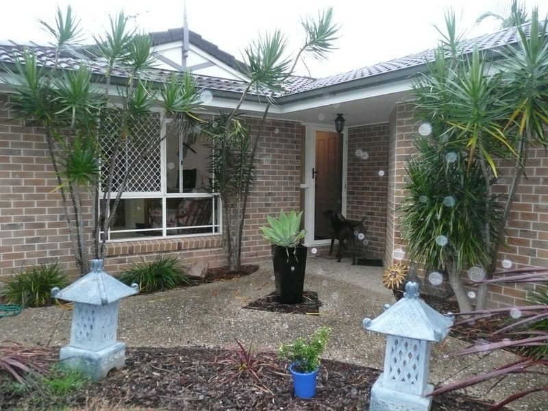 17 Saraband Drive, Eatons Hill QLD 4037