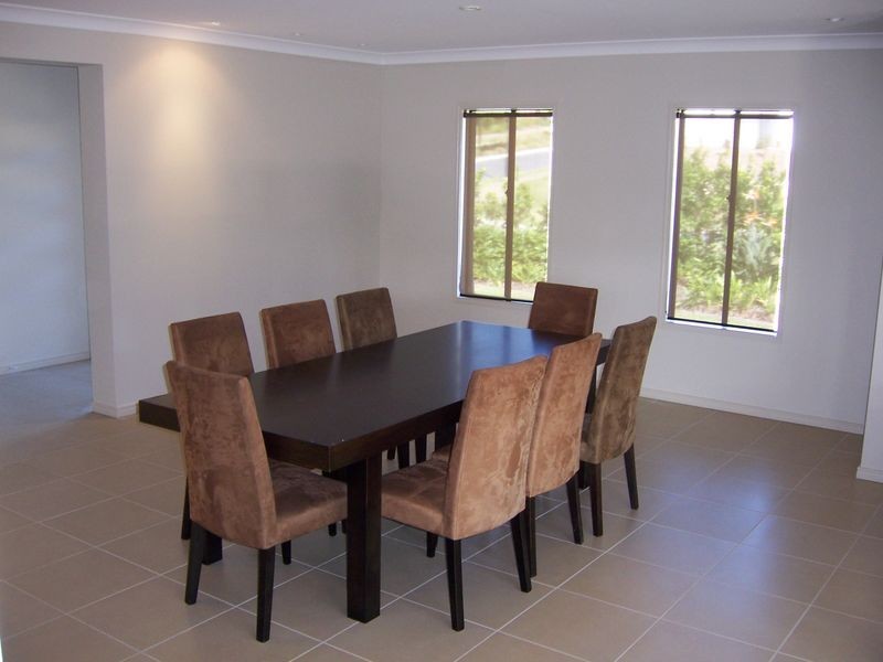 2 Tributary Court, Eatons Hill QLD 4037