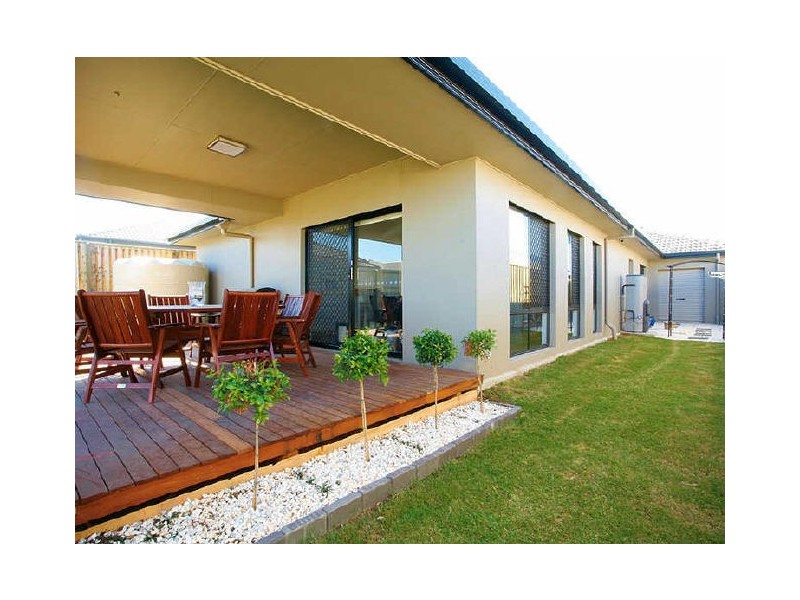 8 Eaton Close, North Lakes QLD 4509
