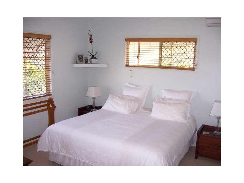 6 Arianna Close, Eatons Hill QLD 4037