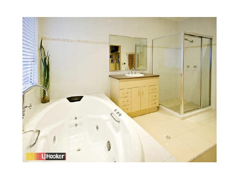 Eatons Hill QLD 4037