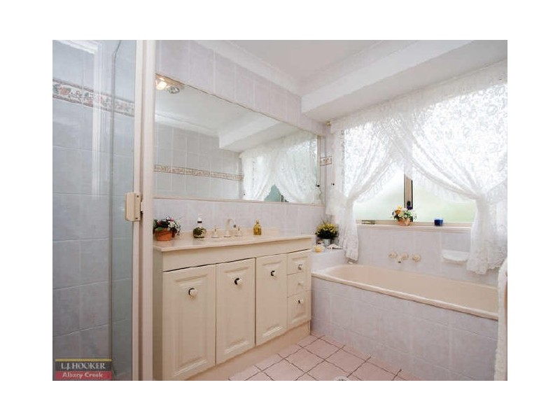 14 Valencia Court, Eatons Hill QLD 4037