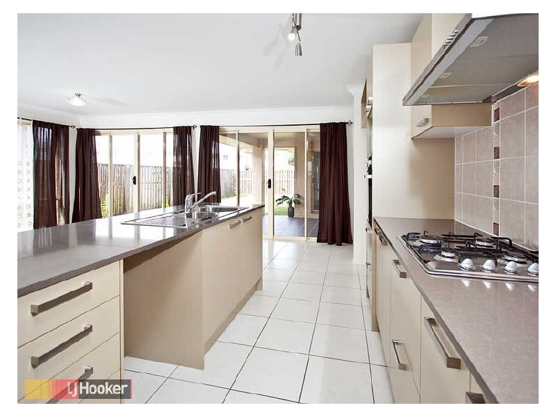 20 Crossing Road, Eatons Hill QLD 4037