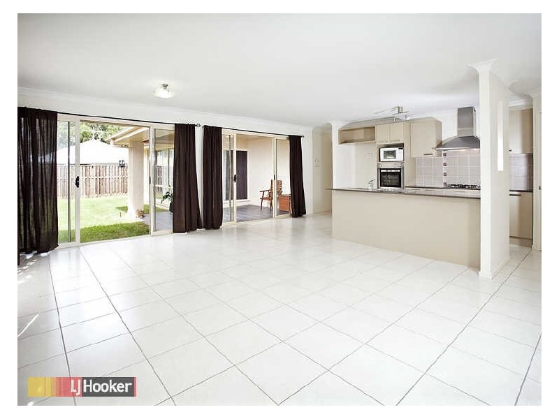 20 Crossing Road, Eatons Hill QLD 4037