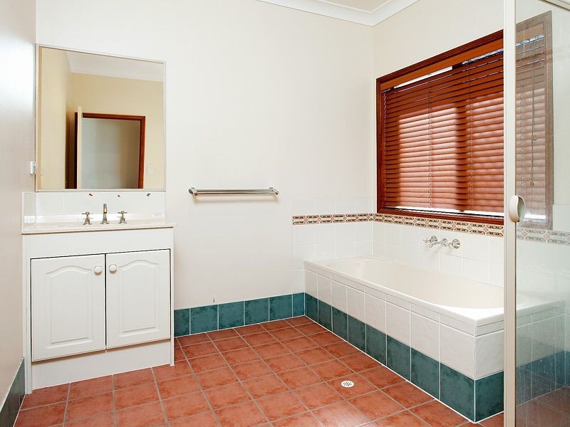 Eatons Hill QLD 4037