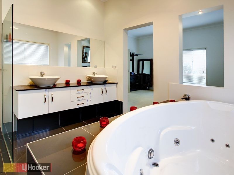 11 Sonienda Place, Bridgeman Downs QLD 4035