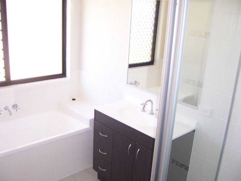 2 Shallows Court, Eatons Hill QLD 4037