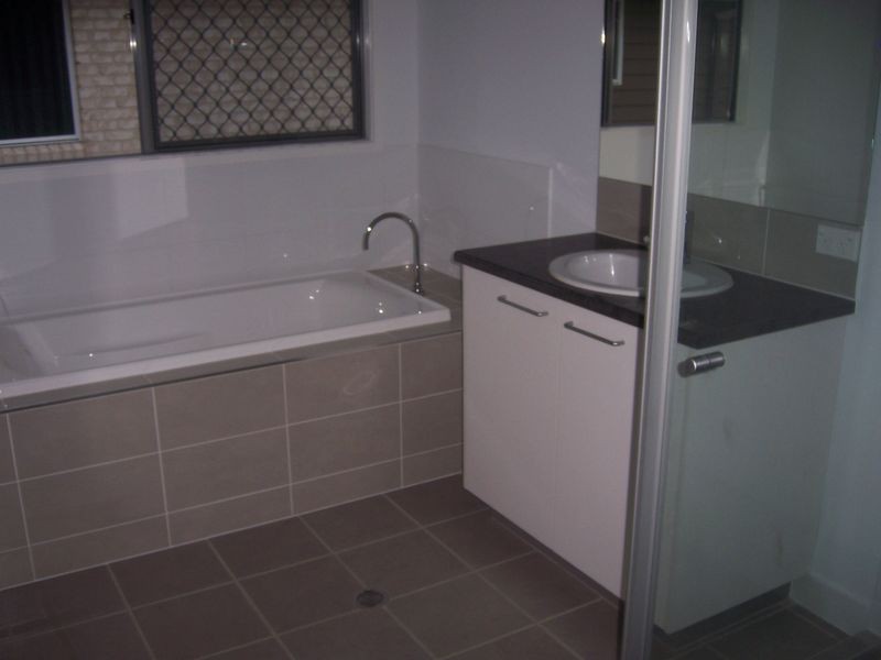 18 Castlewellan Circuit, Warner QLD 4500