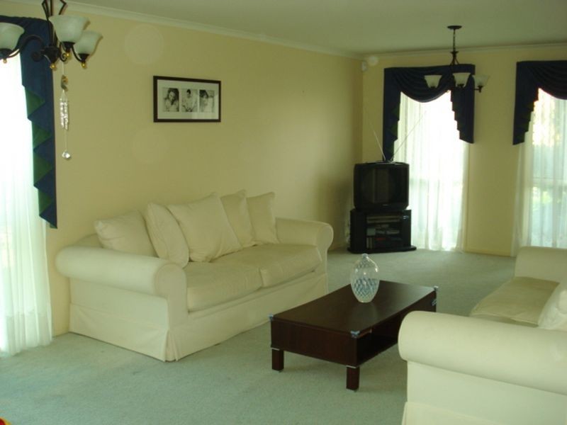 2 Glendore Court, Eatons Hill QLD 4037