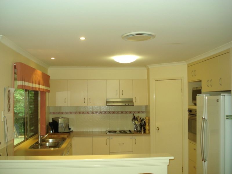 2 Glendore Court, Eatons Hill QLD 4037