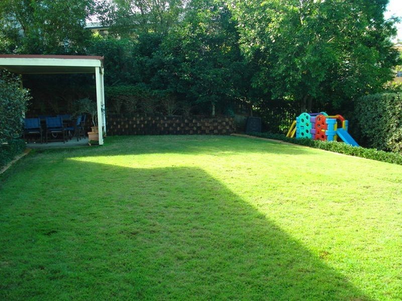 2 Glendore Court, Eatons Hill QLD 4037