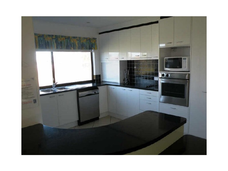 18/5 Chantelle Cct, Coral Cove QLD 4670