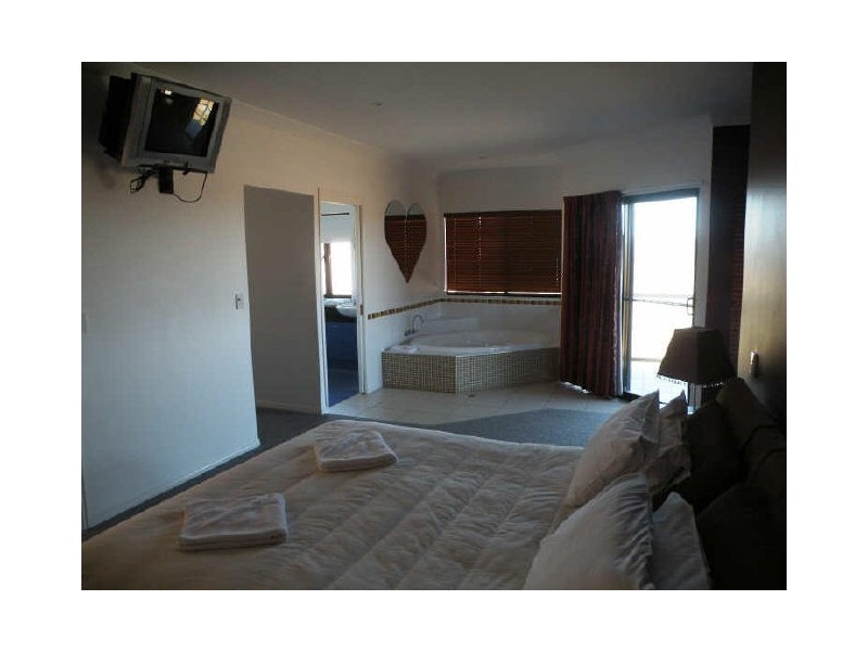 18/5 Chantelle Cct, Coral Cove QLD 4670