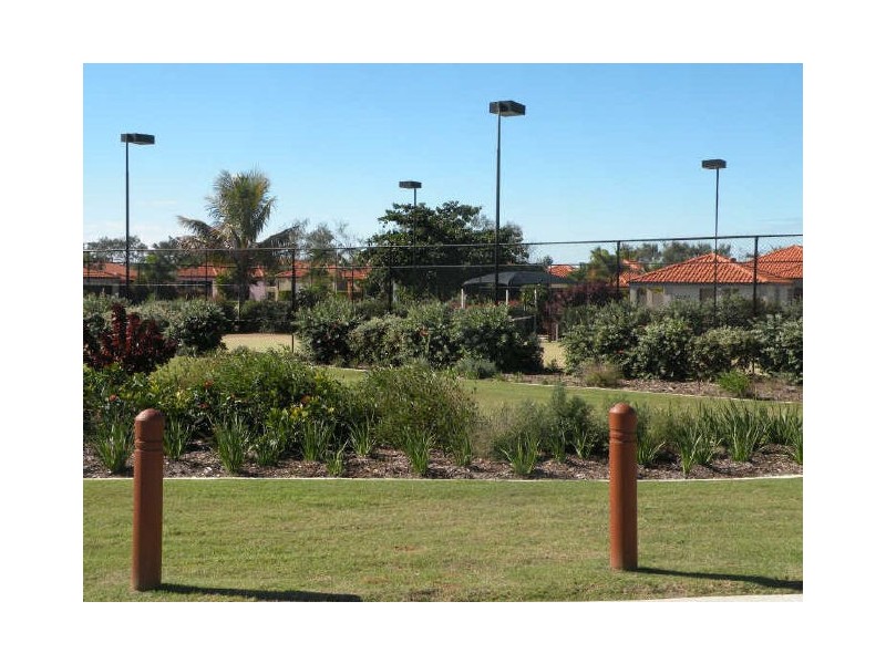 18/5 Chantelle Cct, Coral Cove QLD 4670