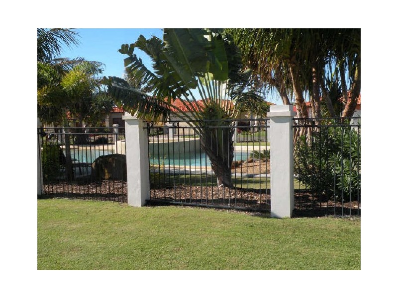 18/5 Chantelle Cct, Coral Cove QLD 4670