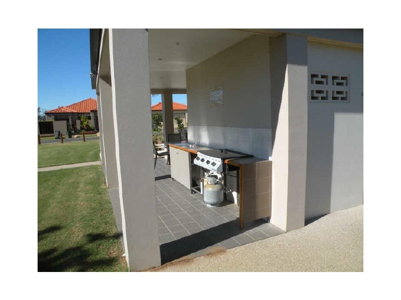 18/5 Chantelle Cct, Coral Cove QLD 4670