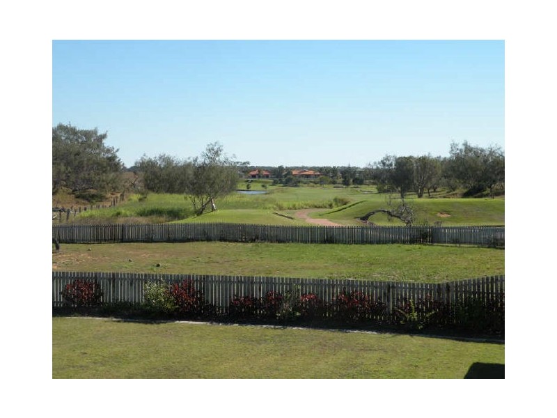 18/5 Chantelle Cct, Coral Cove QLD 4670