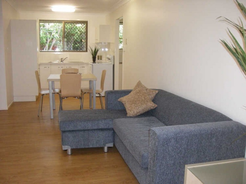 2/50 Holland Street, Bargara QLD 4670