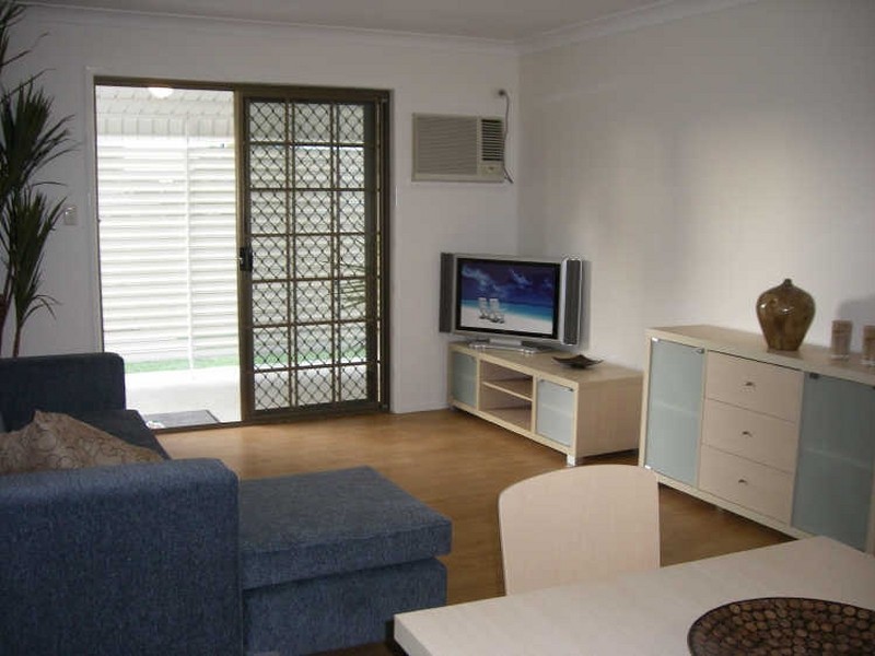 2/50 Holland Street, Bargara QLD 4670