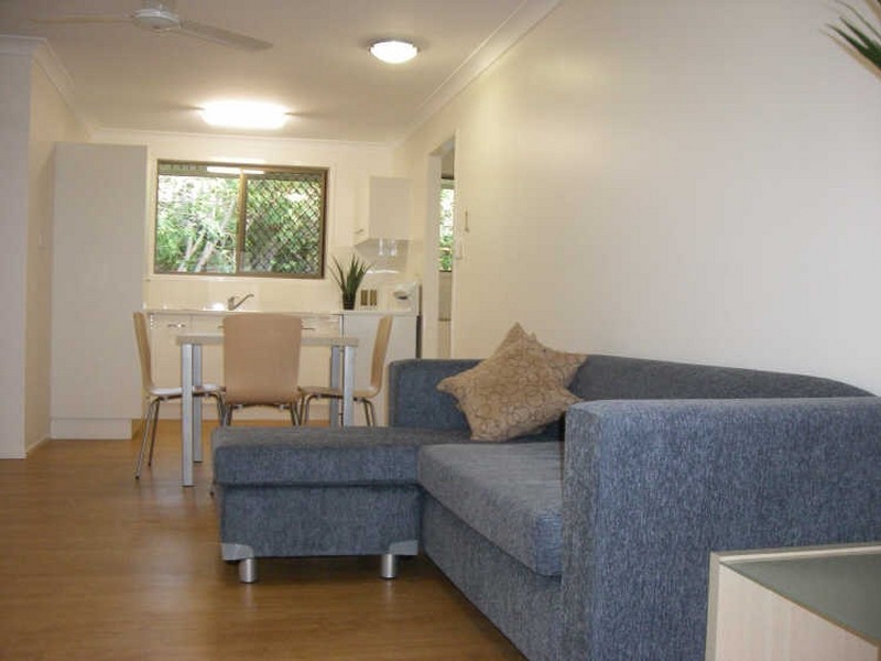 2/50 Holland Street, Bargara QLD 4670