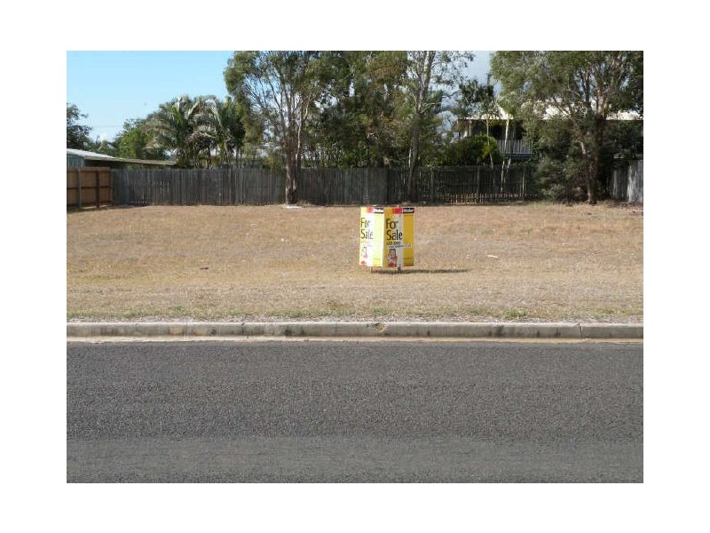 36 Moore Street, Elliott Heads QLD 4670