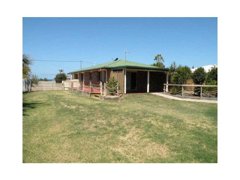 62 Nielsen Avenue, Burnett Heads QLD 4670