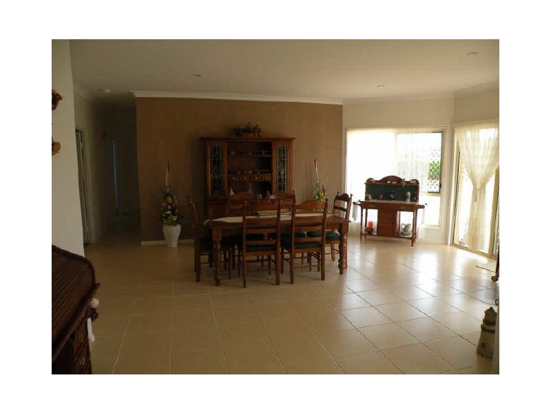 1 Jess Place, Coral Cove QLD 4670