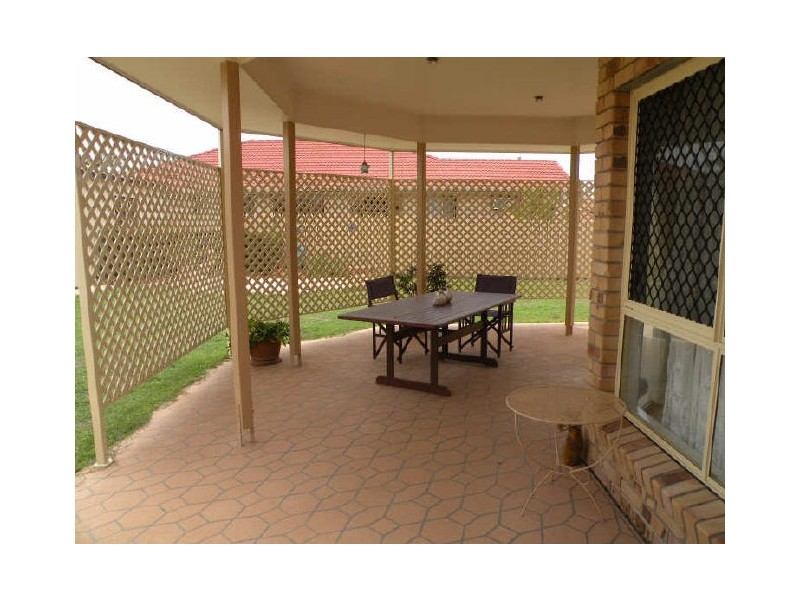 1 Jess Place, Coral Cove QLD 4670