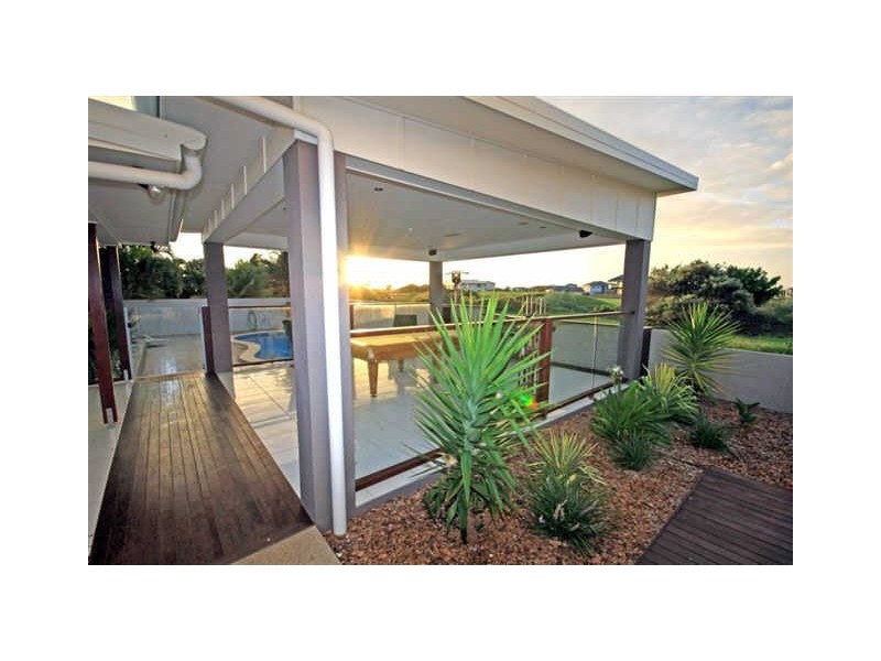 3 Spyglass Hill Court, Coral Cove QLD 4670
