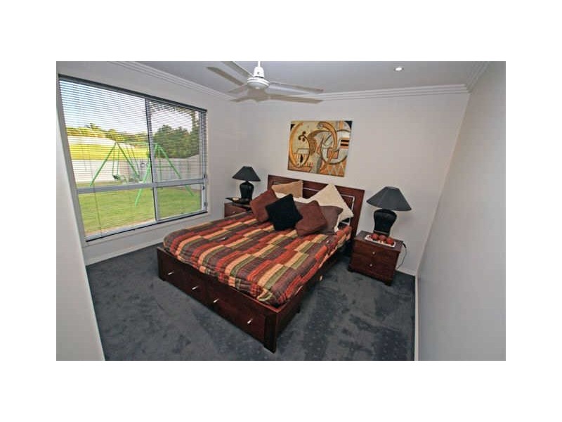 3 Spyglass Hill Court, Coral Cove QLD 4670