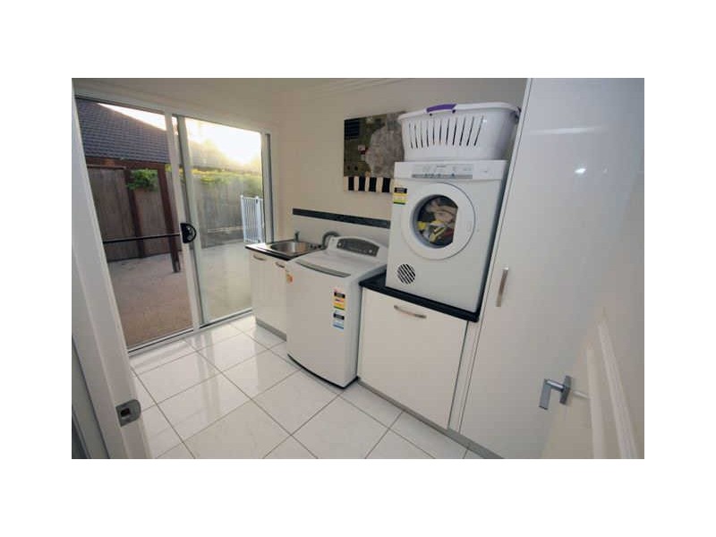 3 Spyglass Hill Court, Coral Cove QLD 4670