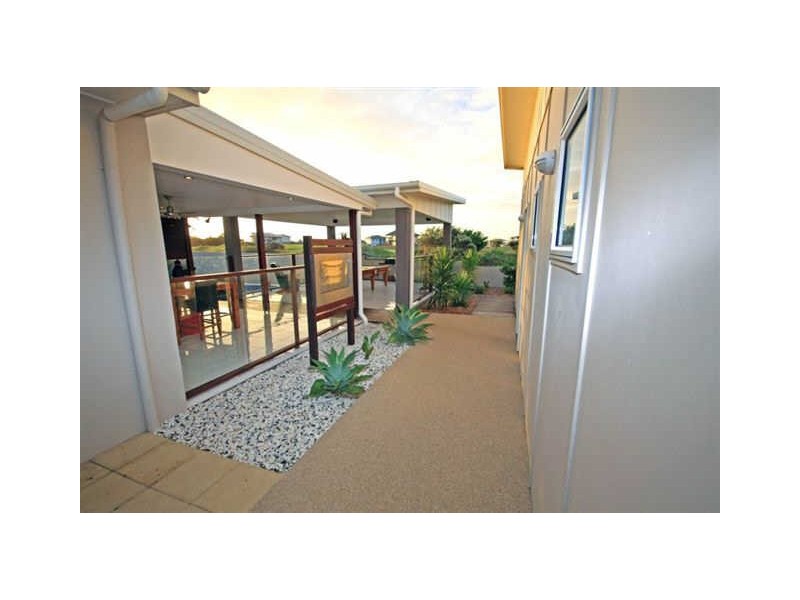 3 Spyglass Hill Court, Coral Cove QLD 4670