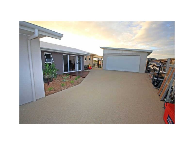 3 Spyglass Hill Court, Coral Cove QLD 4670